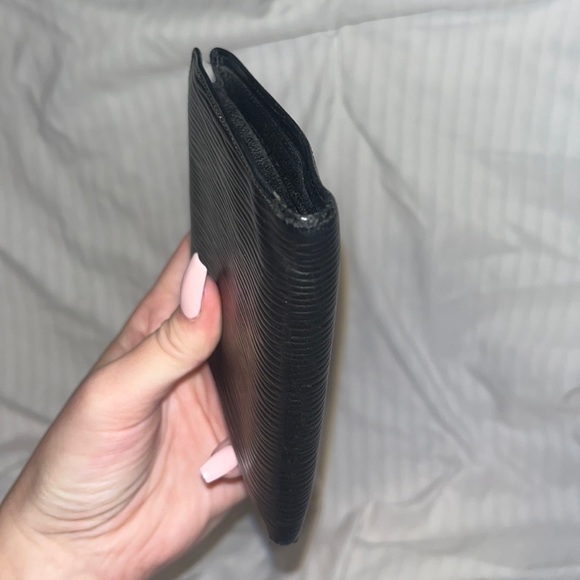 ♌️ SALE 🖤 Louis Vuitton Epi Leather Bifold Wallet - Picture 11 of 13